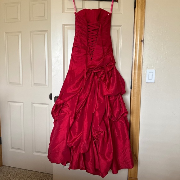 Elegant Red Prom Dress - Picture 1 of 2